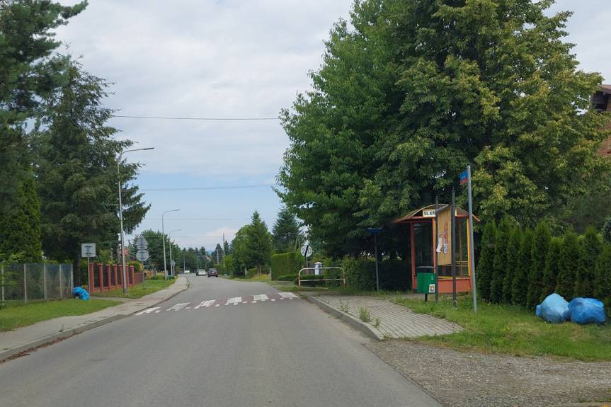 Niewidoczny znak przy przejściu dla pieszych. Czytelnik interweniuje