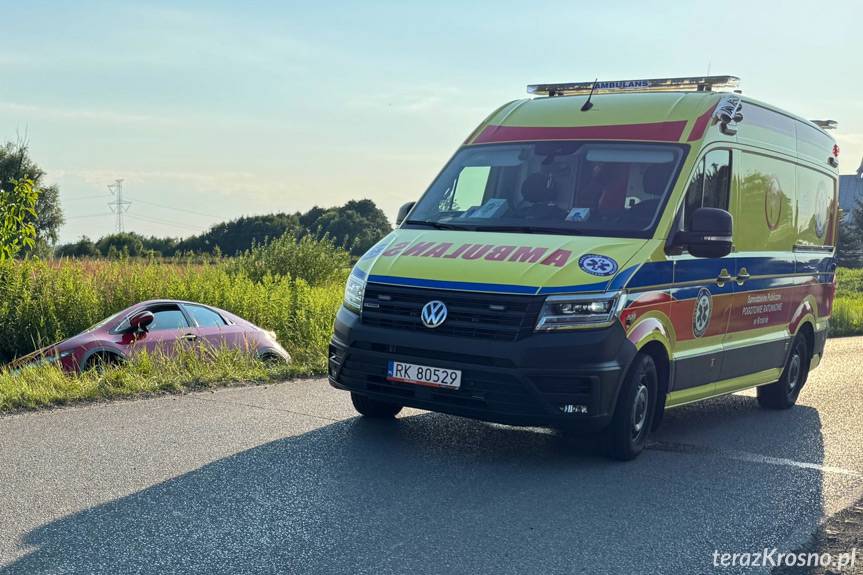 Honda w rowie, kierowca w szpitalu