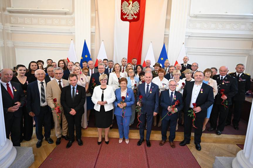 Teresa Kubas-Hul wręczyła odznaczenia państwowe i resortowe