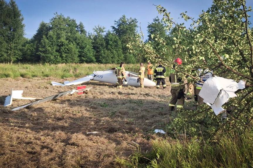 Wypadek szybowca. Spadł na łąkę