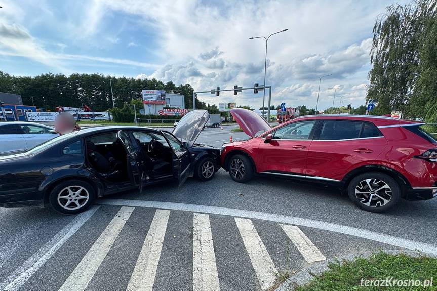 Zderzenie trzech pojazdów na skrzyżowaniu w Krośnie