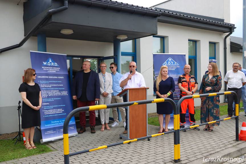 Jak bezpiecznie wyprowadzić samochód z poślizgu? Dzień otwarty w ODTJ w Krośnie [ZDJĘCIA]