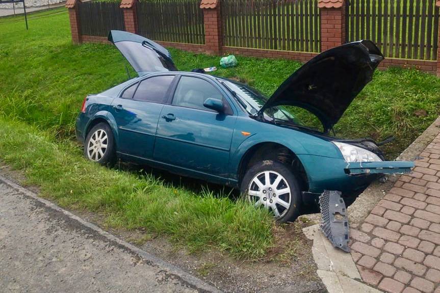 Zdarzenie drogowe w Niebocku. Dwie osoby trafiły do szpitala