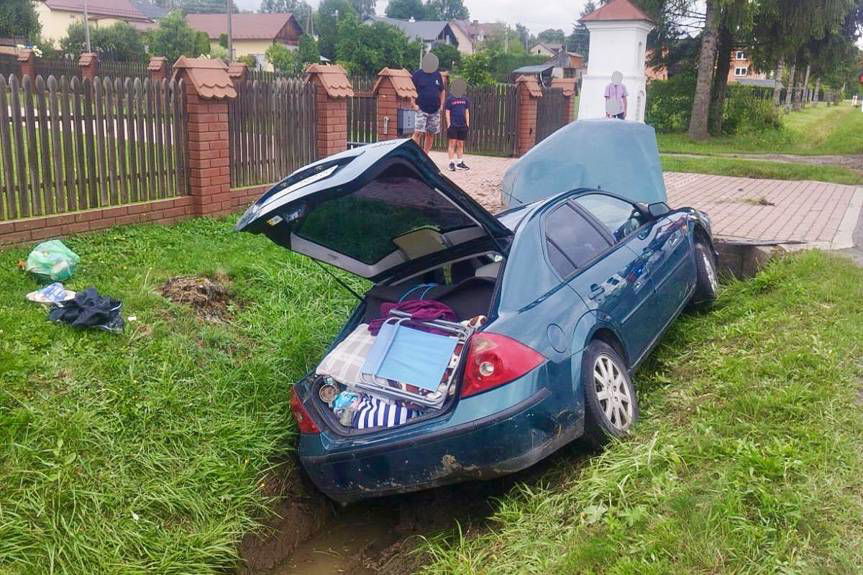 Zdarzenie drogowe w Niebocku. Dwie osoby trafiły do szpitala