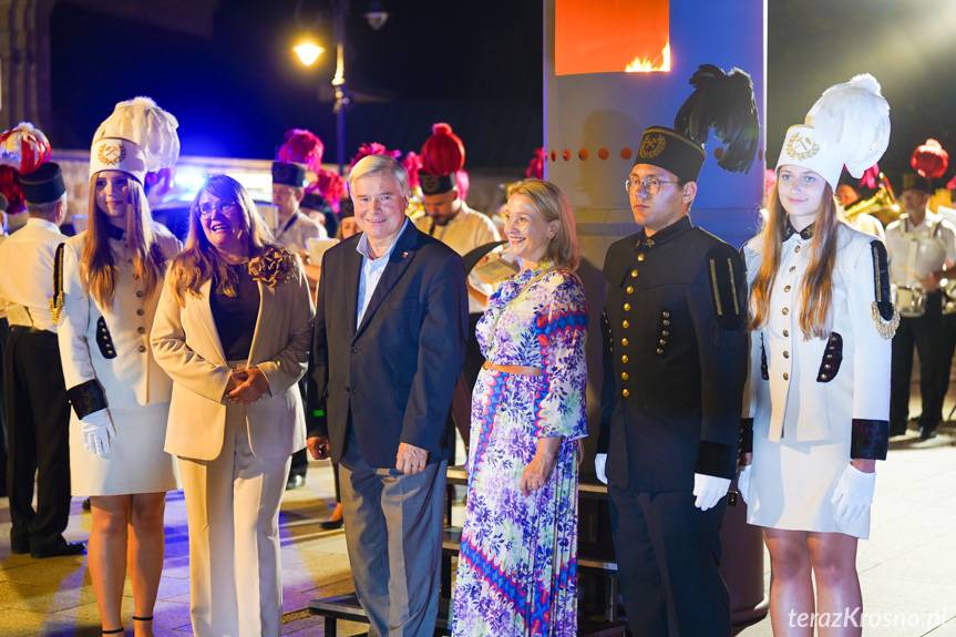 Przemarsz pod pomnik Ignacego Łukasiewicza i zapalenie lampy w 172. rocznicę