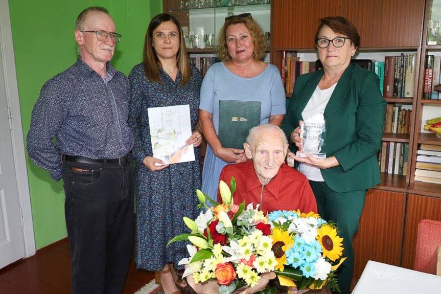 Humor, książki i dobre zdrowie. Sekret długowieczności pana Edwarda