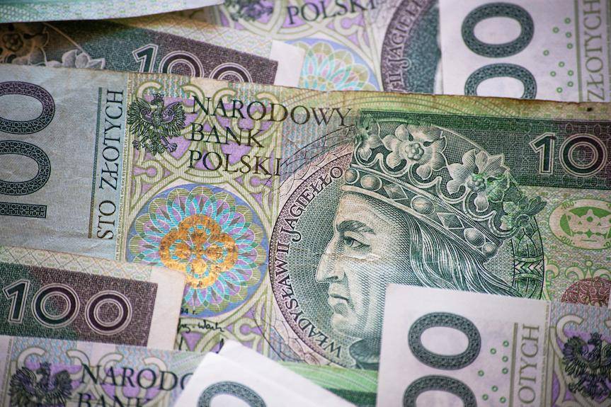 Krosno. Fałszywe banknoty i oszustwa - trzej mężczyźni skazani