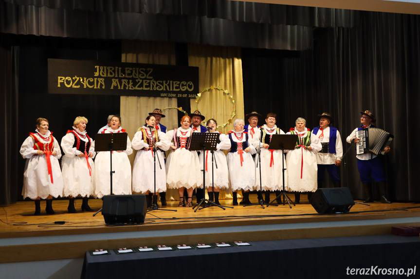 Złote Gody w Haczowie. Wręczono medale "Za długoletnie pożycie małżeńskie" [ZDJĘCIA]