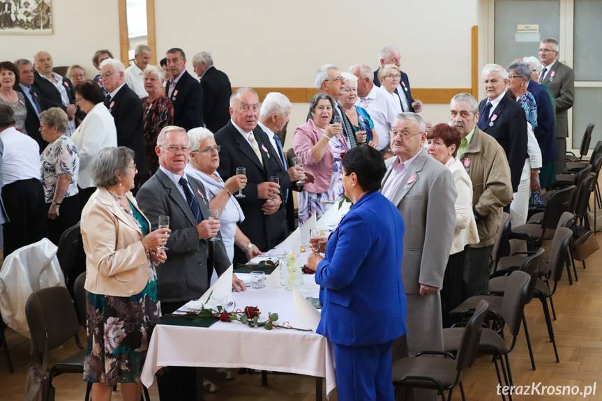 Złote Gody w Haczowie. Wręczono medale "Za długoletnie pożycie małżeńskie" [ZDJĘCIA]