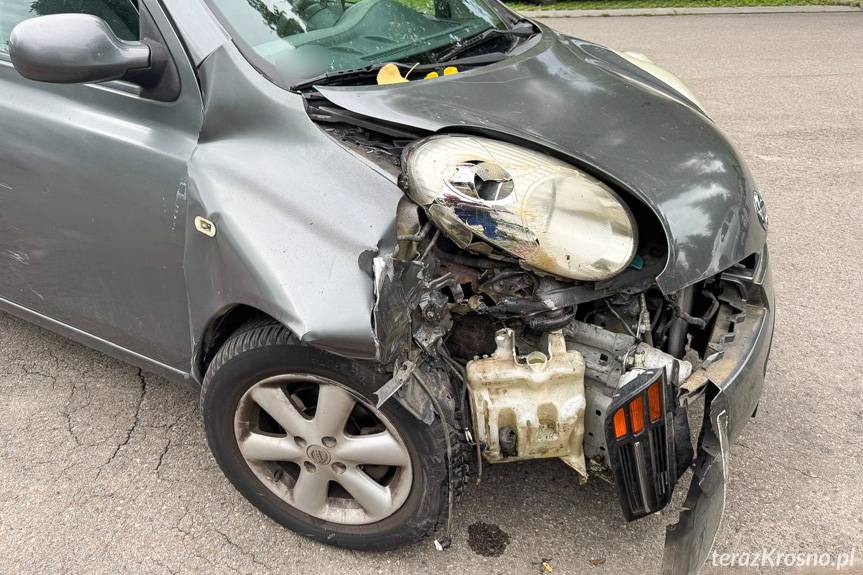 Straciła panowanie nad pojazdem i uderzyła w drzewo