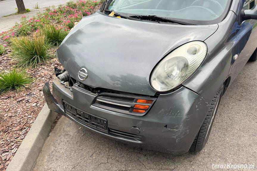 Straciła panowanie nad pojazdem i uderzyła w drzewo