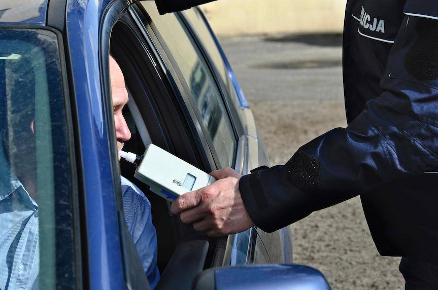 Nietrzeźwy kierujący oplem odpowie przed sądem w trybie przyspieszonym