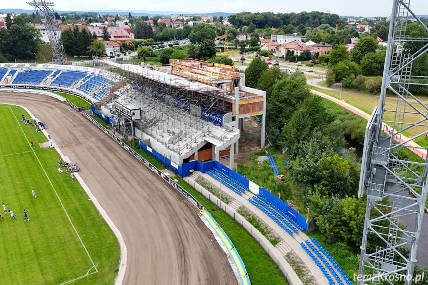 Nowa trybuna nabiera kształtów [ZDJĘCIA]