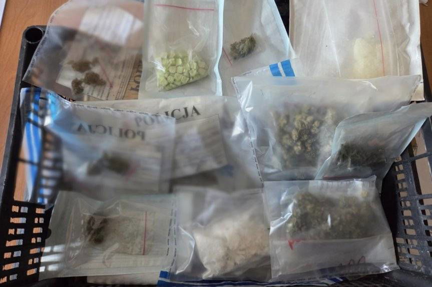 Odpowie za narkotyki i nielegalne posiadanie broni