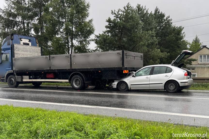 Zderzenie dwóch samochodów w Rogach