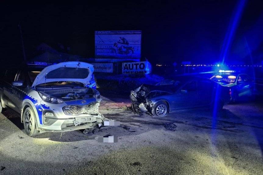 Nie zatrzymał się do kontroli, uciekał przed policją, uderzył w radiowozy