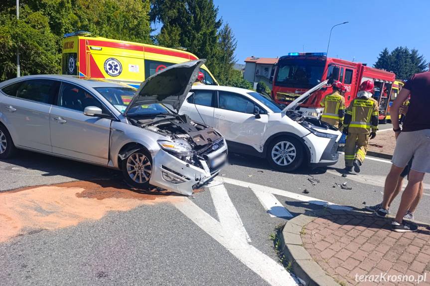 Zderzenie dwóch samochodów na Niepodległości