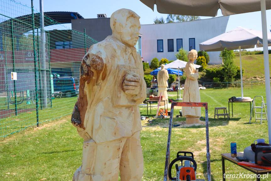 Plener rzeźbiarski w Krościenku Wyżnym na finiszu. Co stworzyli artyści? [ZDJĘCIA]