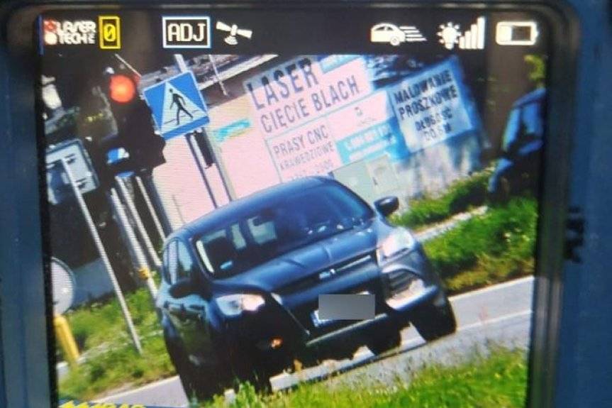 Dwie kobiety i mężczyzna stracili prawo jazdy za prędkość