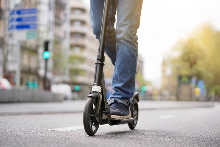 77-letni mężczyzna z promilami zatrzymany na hulajnodze