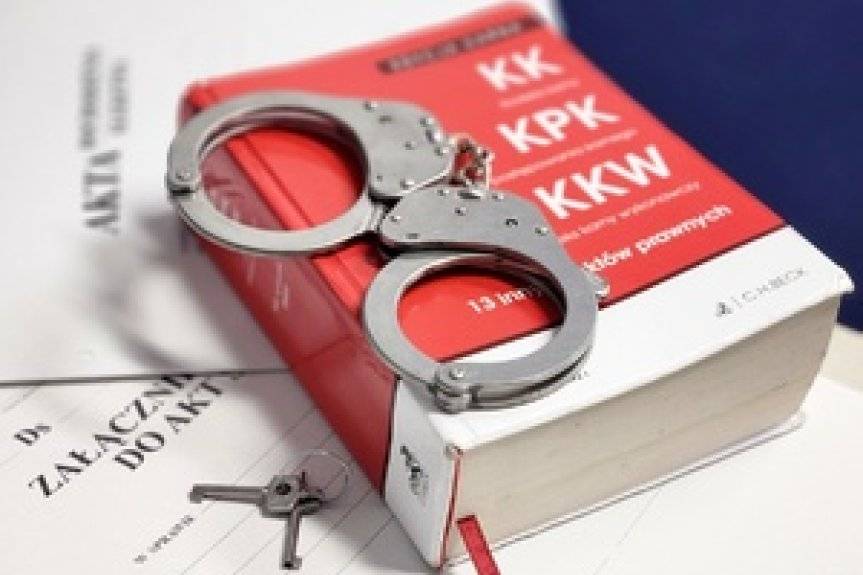 Poszukiwani listami gończymi w rękach mieleckich policjantów