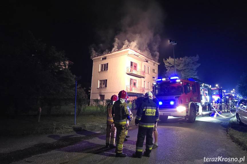 Trzy pożary domu na "Guzikówce". Sprawą zajmuje się policja