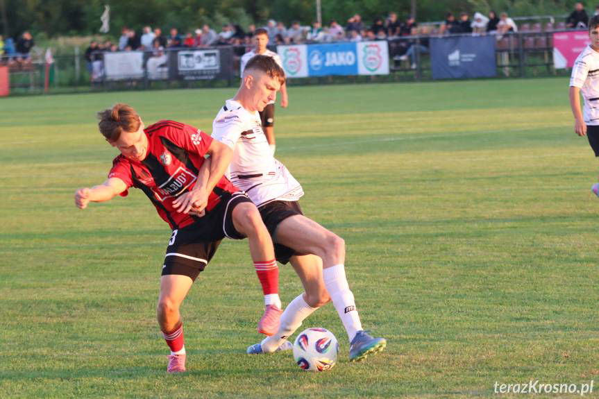 Efektowne zwycięstwo Partyzanta MAL-BUD 1 Targowiska. Pierwsze w rundzie jesiennej [ZDJĘCIA]