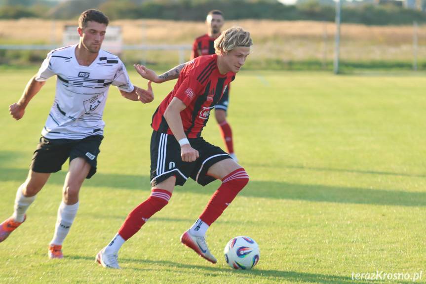 Efektowne zwycięstwo Partyzanta MAL-BUD 1 Targowiska. Pierwsze w rundzie jesiennej [ZDJĘCIA]