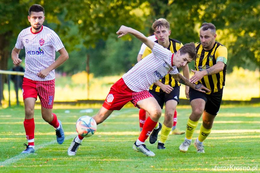 Emocje w derbach. Lubatówka pokonała Lubatową 1:0 [ZDJĘCIA]