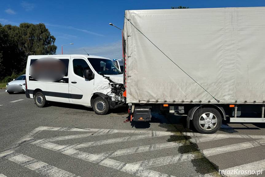 Zderzenie dwóch samochodów dostawczych