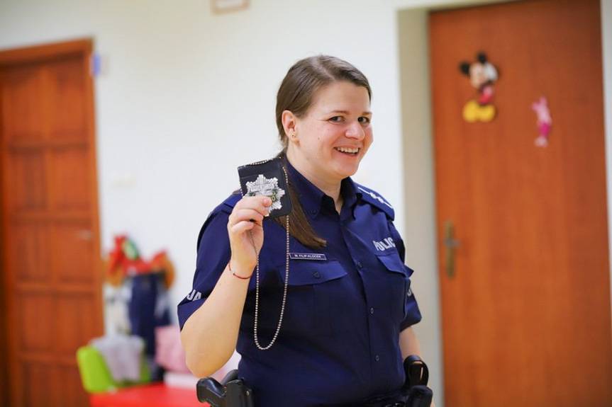 Dzielnicowa z Jedlicza i przedszkolaki razem uczą zasad bezpieczeństwa