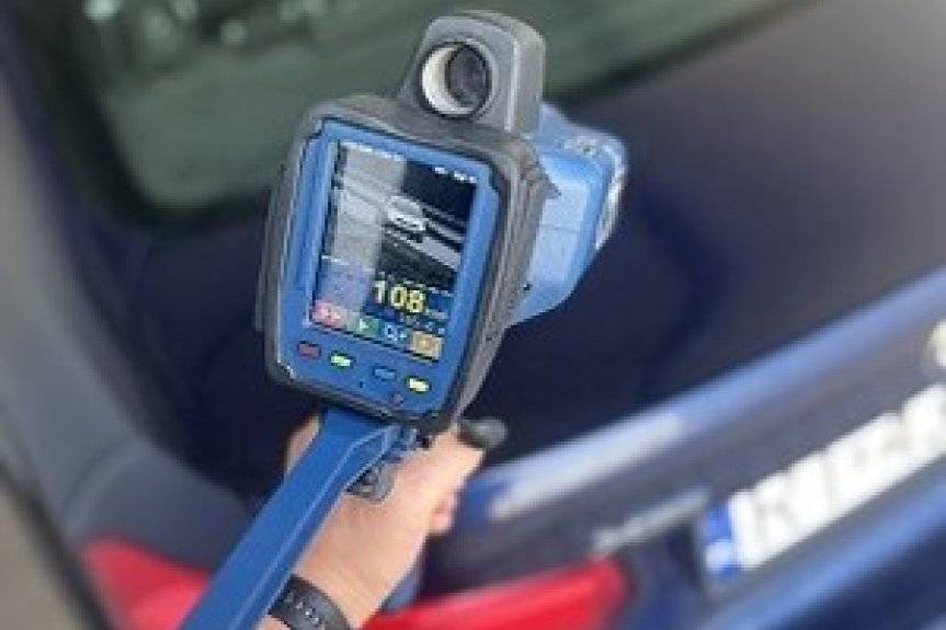 22-latek znów wpadł za prędkość. Stracił prawo jazdy i dostał wysoki mandat