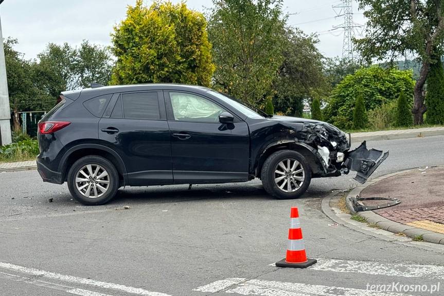 Kolizja mazdy i jeepa na granicy Korczyny i Krosna