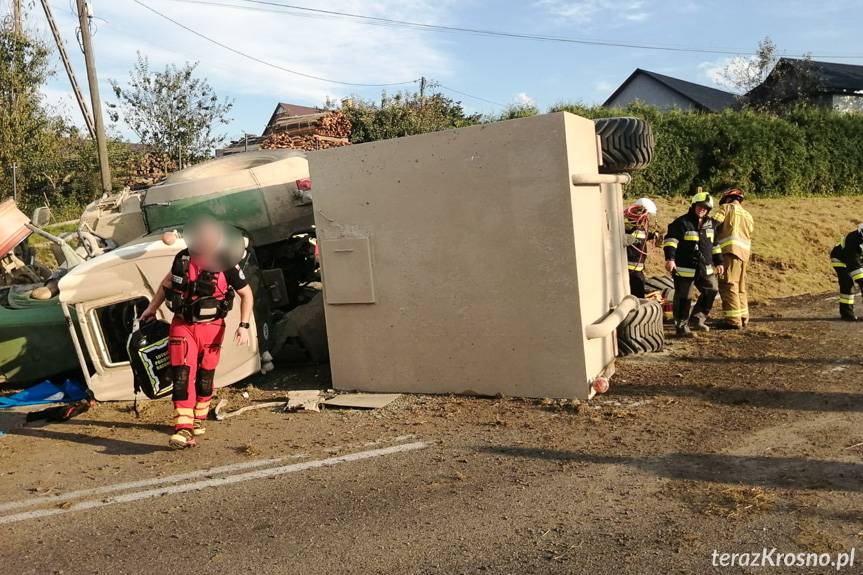 Jasienica Rosielna: poważny wypadek z udziałem ciągnika rolniczego