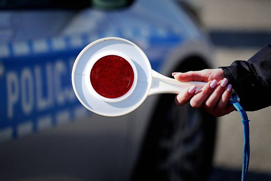 18-letni kierowca bmw boleśnie przekonał się o konsekwencjach