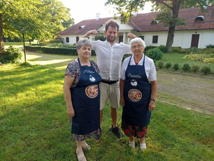 Koło Gospodyń Wiejskich z Krościenka Wyżnego na planie filmowym