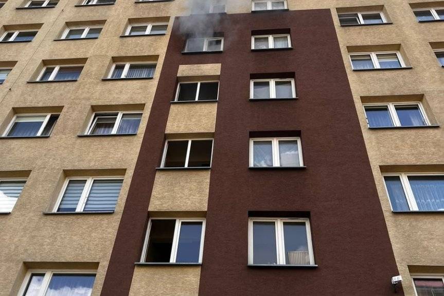 Policjanci ewakuowali mieszkańców zadymionych mieszkań