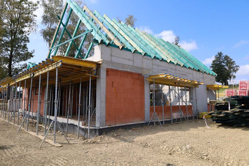 Trwa budowa kaplicy cmentarnej w Dukli