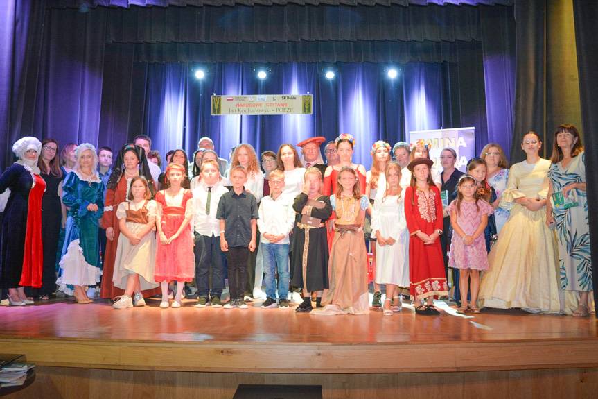 Wspólne czytanie w Dukli w ramach ogólnopolskiej akcji