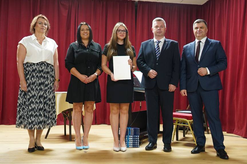 Burmistrz Jedlicza wyróżnił najlepszych uczniów