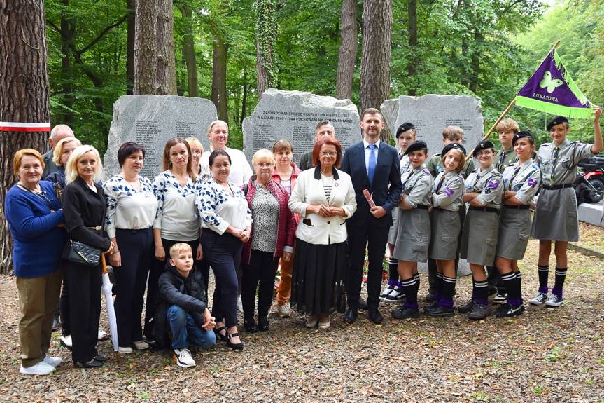 Delegacja Iwonicza-Zdroju na cmentarzu ofiar hitlerowskiego terroru