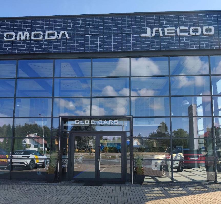 Technologia i zabawa w Krośnie - poznaj psa-robota w salonie OMODA & JAECOO