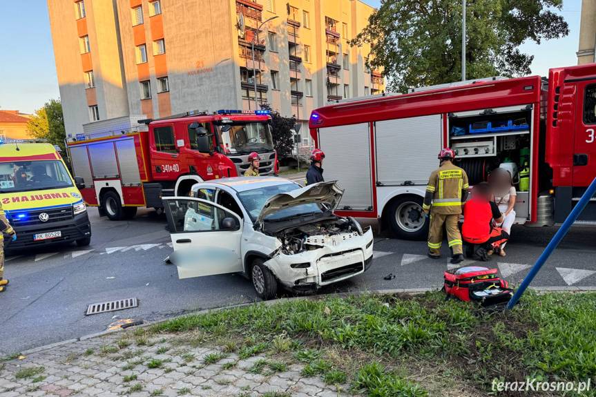 Zderzenie dwóch aut w Krośnie