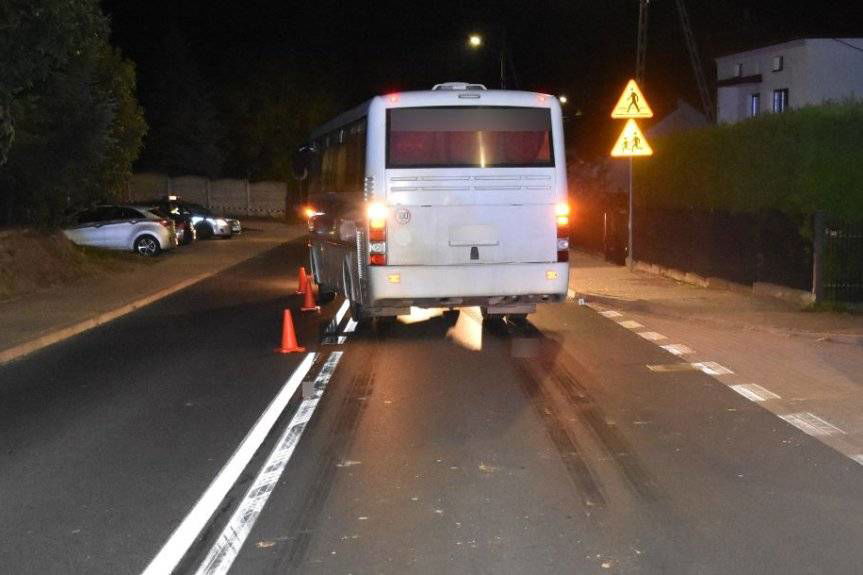 Tragiczny wypadek w Bystrowicach. Nie żyje pieszy potrącony przez autobus