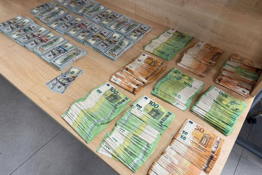 Ukrainka próbowała wywieźć z Polski 1,3 mln złotych