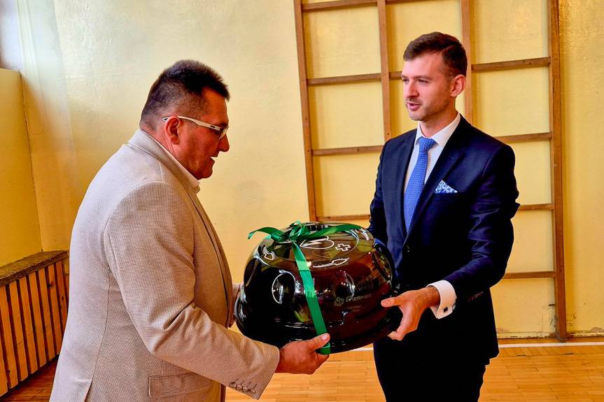 Szkoła w Iwoniczu-Zdroju otrzymała sprzęt ratujący życie