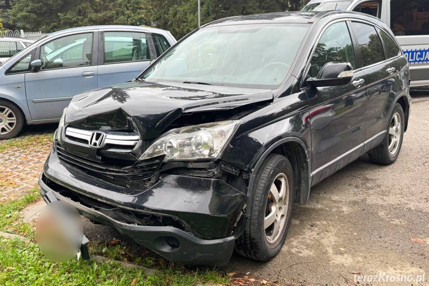 Uderzyła w zaparkowane samochody