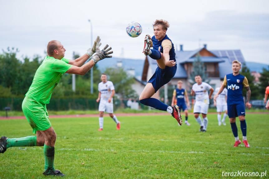 Grad goli w Krośnie - Karpaty rozgromiły Pasję w derbach