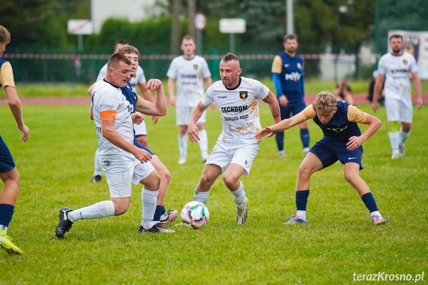 Grad goli w Krośnie - Karpaty rozgromiły Pasję w derbach