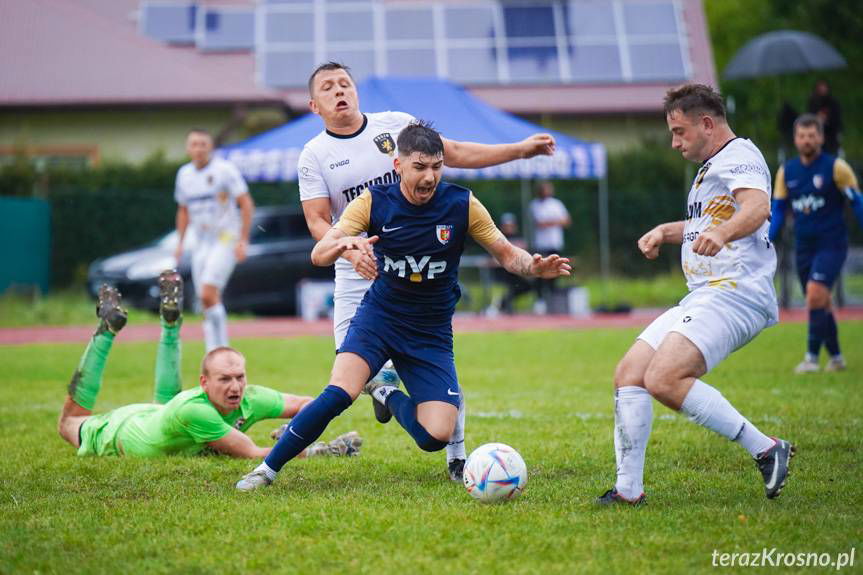 Grad goli w Krośnie - Karpaty rozgromiły Pasję w derbach